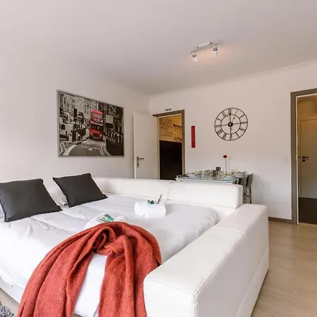 Huswell - Modern With Balcony Near The Daire *